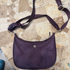 lululemon city essentials small shoulder bag 3L